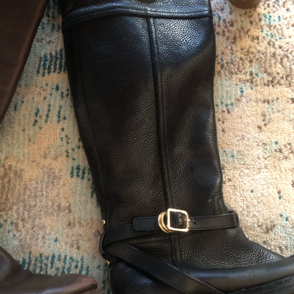 Authentic Tory Burch knee high boots 
Exceptional condition size 7